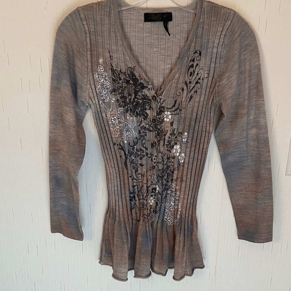 Stylish Gray Floral Button-Up Blouse